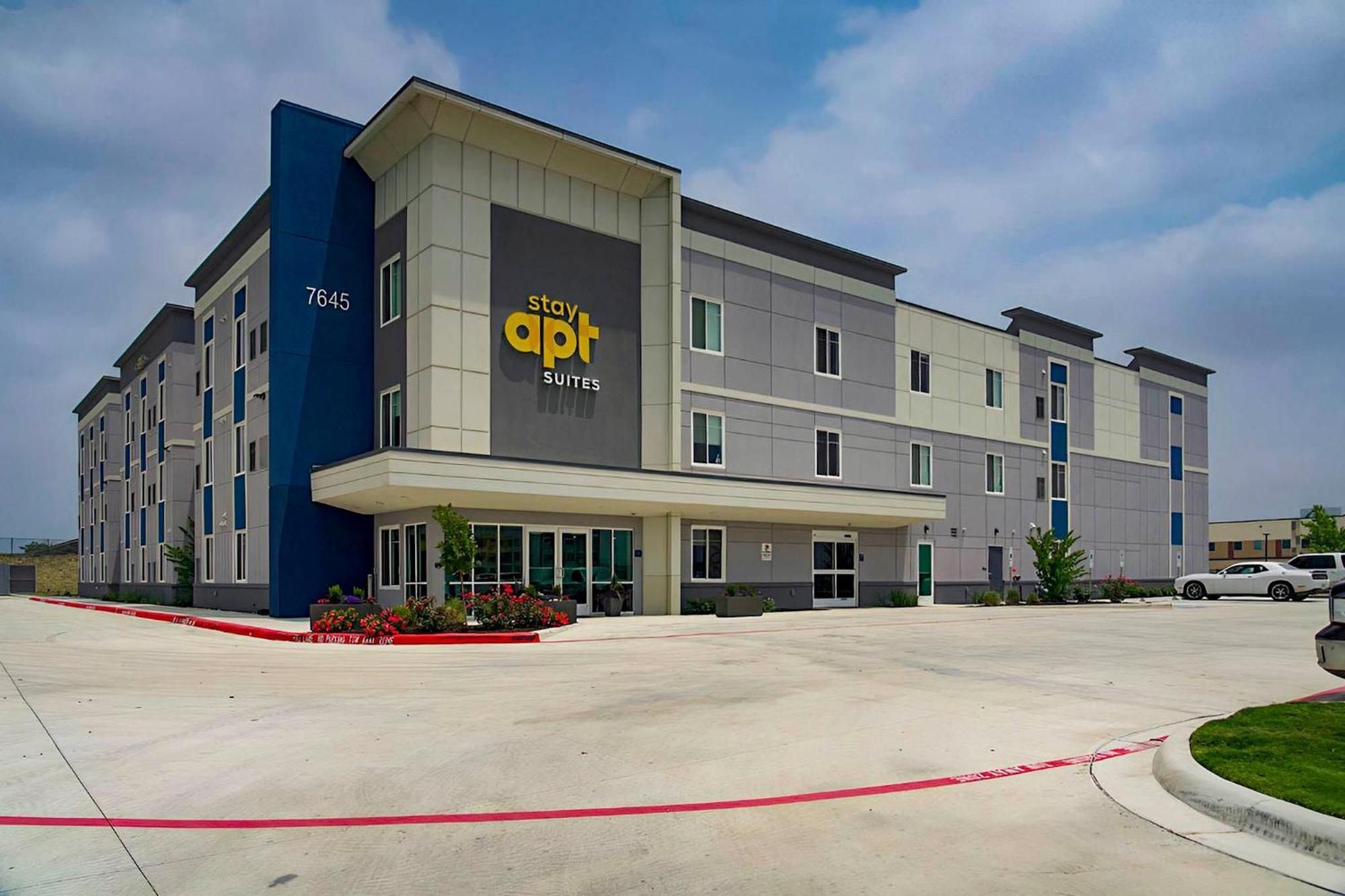 Stayapt Suites San Antonio-Randolph Live Oak 외부 사진